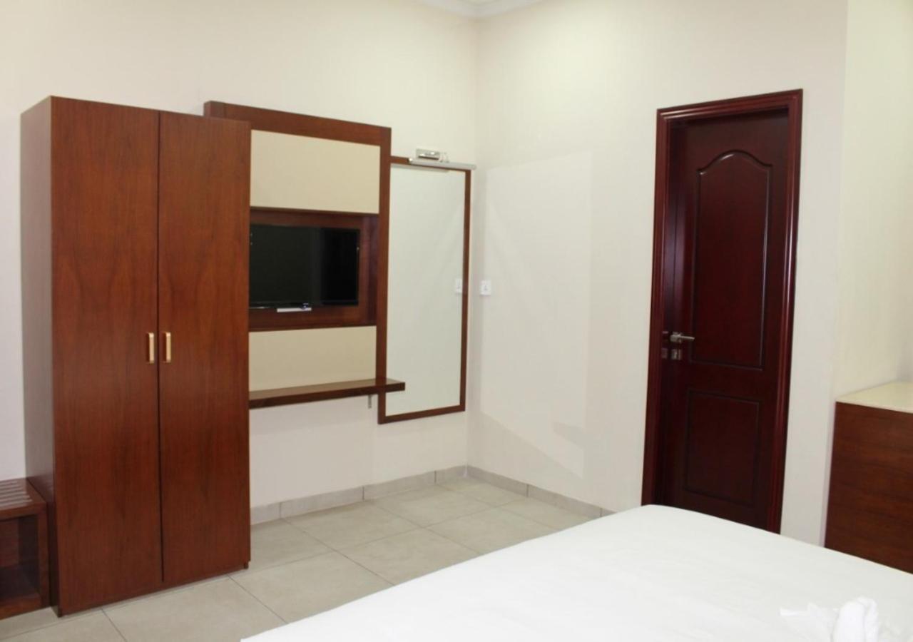 Ixoras Hotel Kinshasa Bagian luar foto