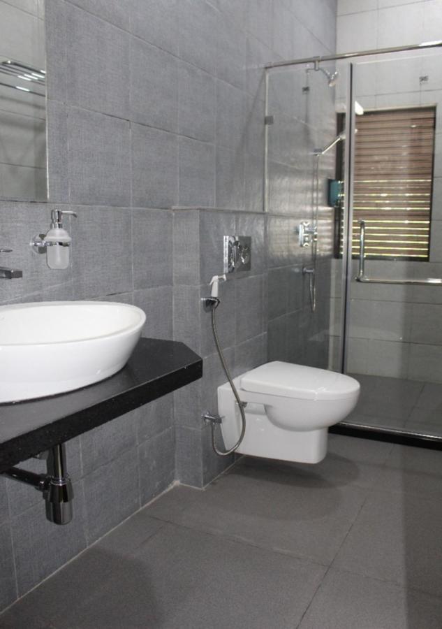 Ixoras Hotel Kinshasa Bagian luar foto