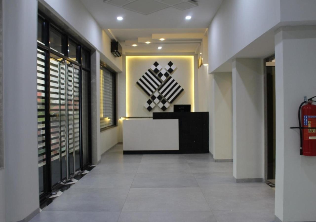 Ixoras Hotel Kinshasa Bagian luar foto