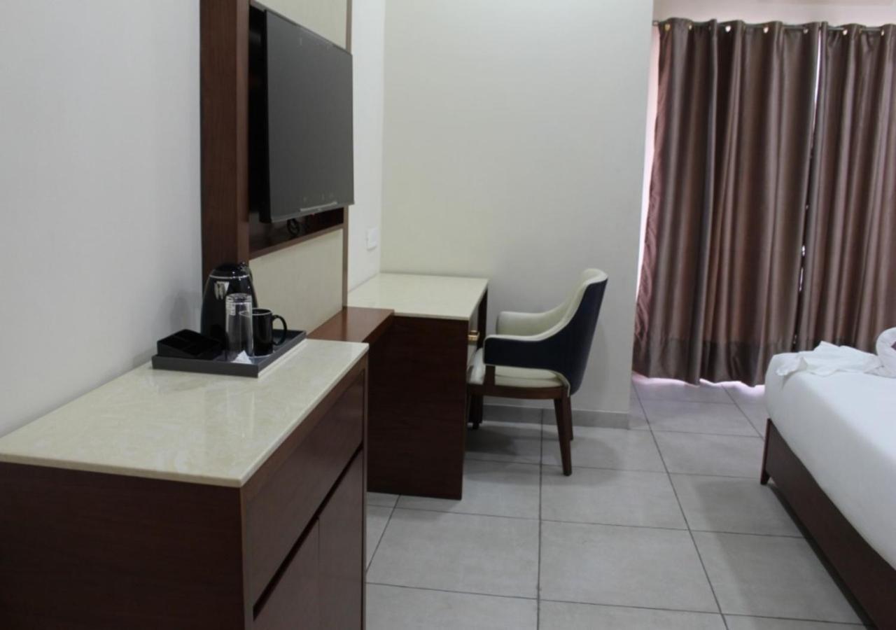 Ixoras Hotel Kinshasa Bagian luar foto