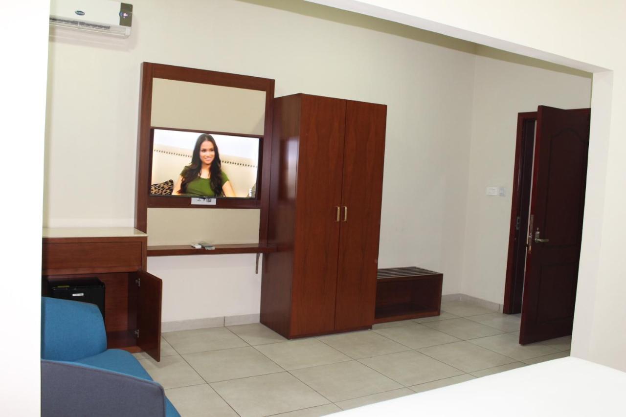 Ixoras Hotel Kinshasa Bagian luar foto