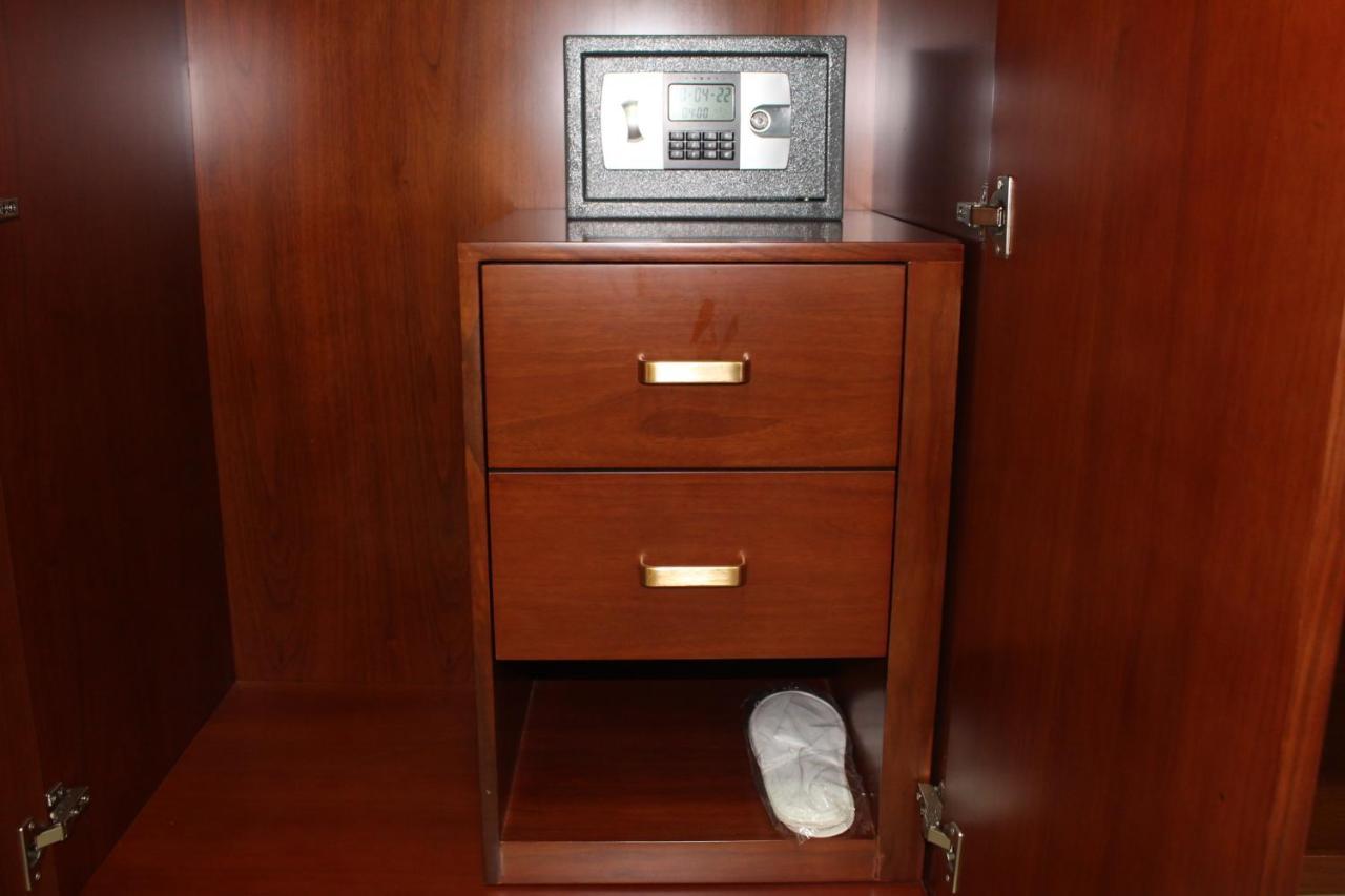 Ixoras Hotel Kinshasa Bagian luar foto