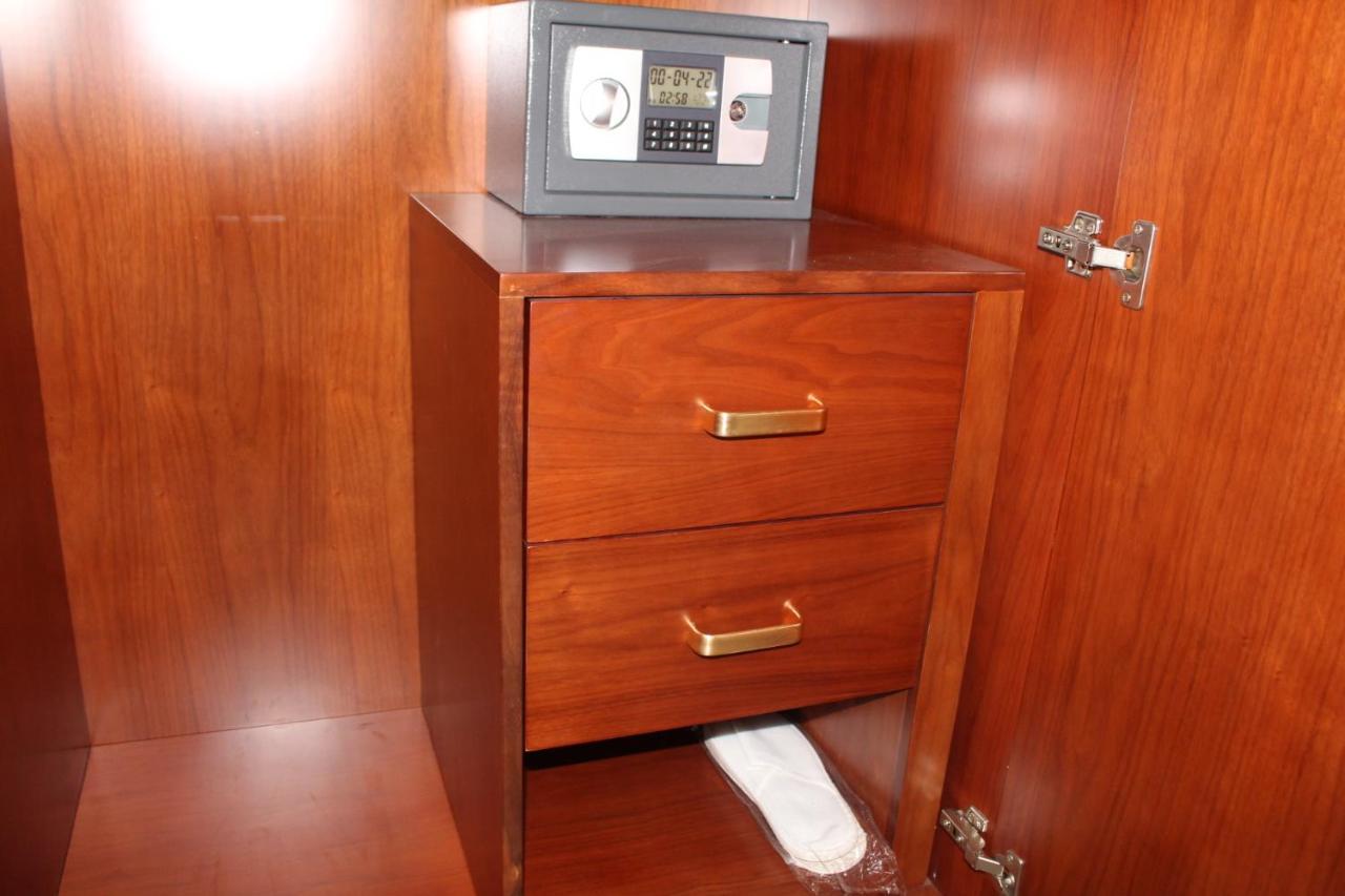 Ixoras Hotel Kinshasa Bagian luar foto