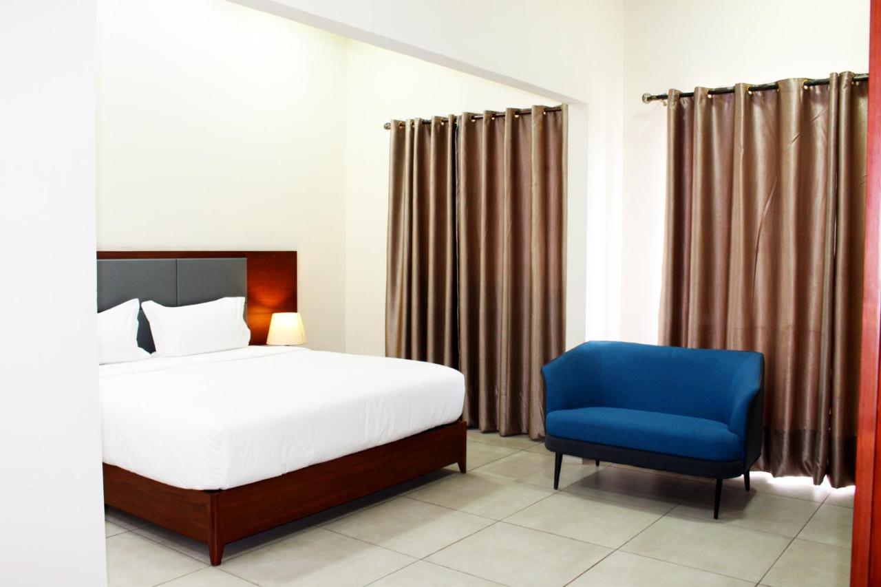Ixoras Hotel Kinshasa Bagian luar foto