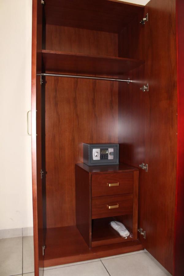 Ixoras Hotel Kinshasa Bagian luar foto