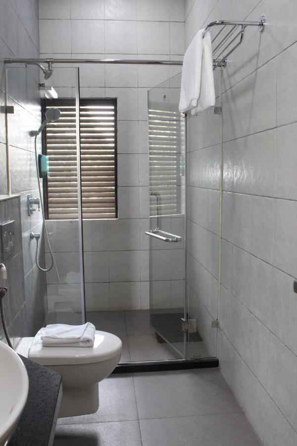 Ixoras Hotel Kinshasa Bagian luar foto