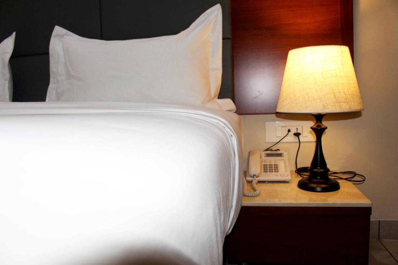 Ixoras Hotel Kinshasa Bagian luar foto