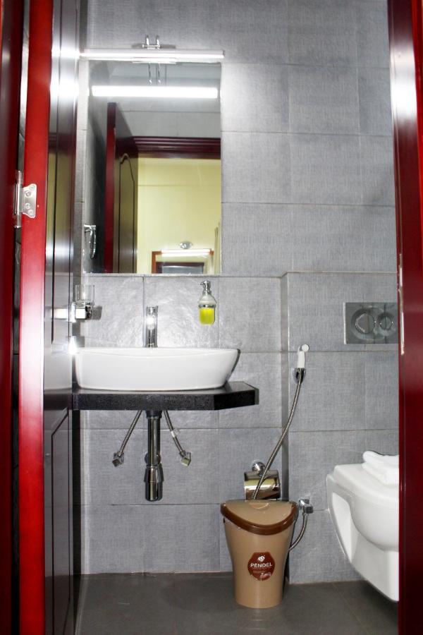 Ixoras Hotel Kinshasa Bagian luar foto
