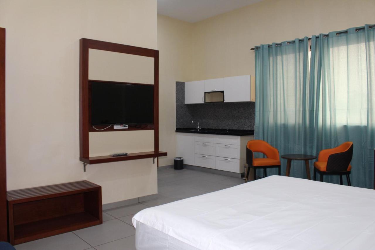 Ixoras Hotel Kinshasa Bagian luar foto