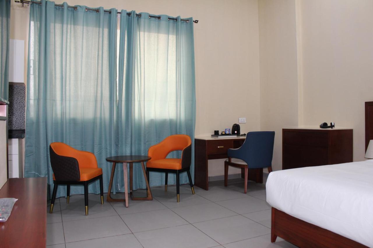 Ixoras Hotel Kinshasa Bagian luar foto