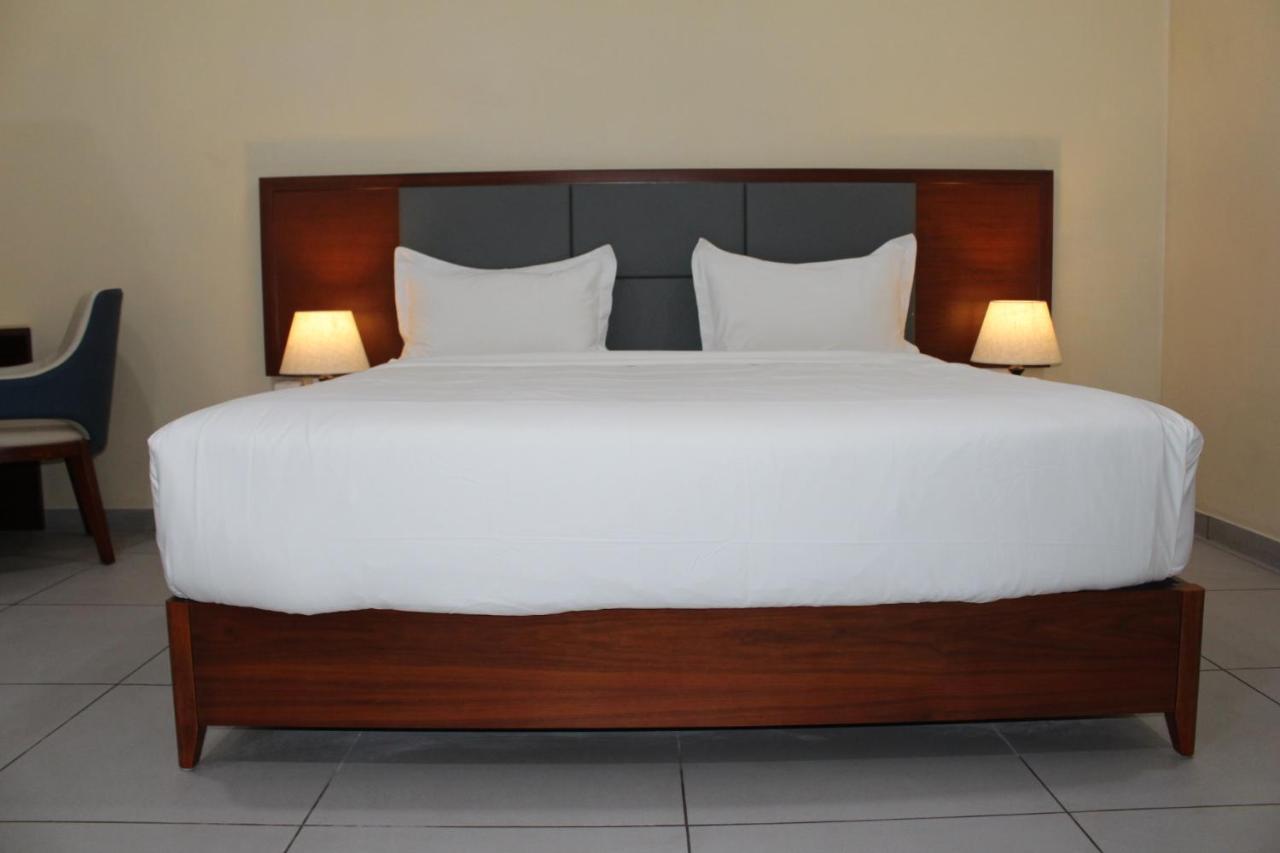 Ixoras Hotel Kinshasa Bagian luar foto