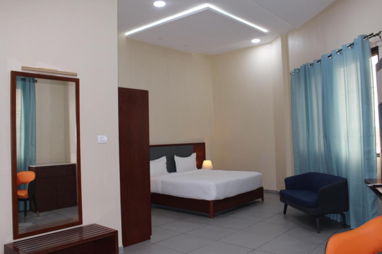 Ixoras Hotel Kinshasa Bagian luar foto