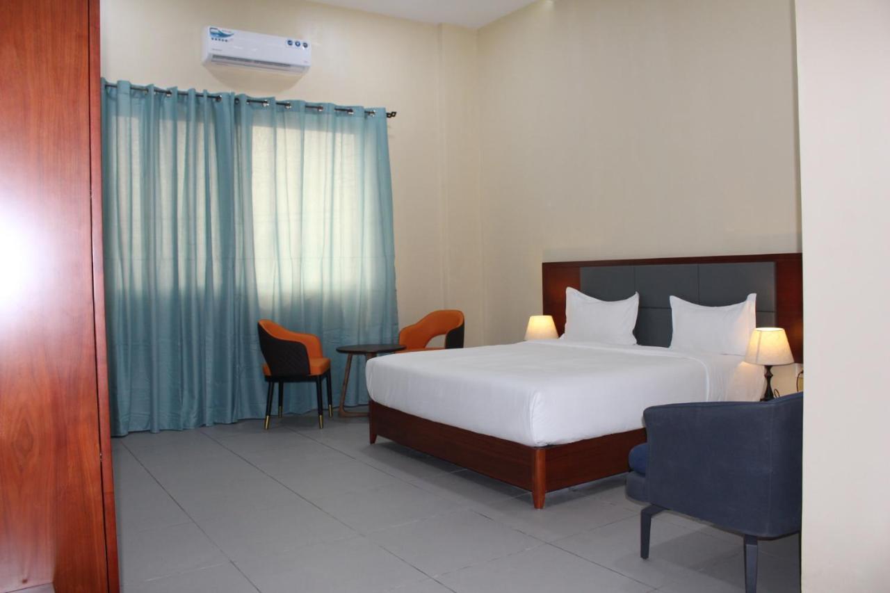 Ixoras Hotel Kinshasa Bagian luar foto
