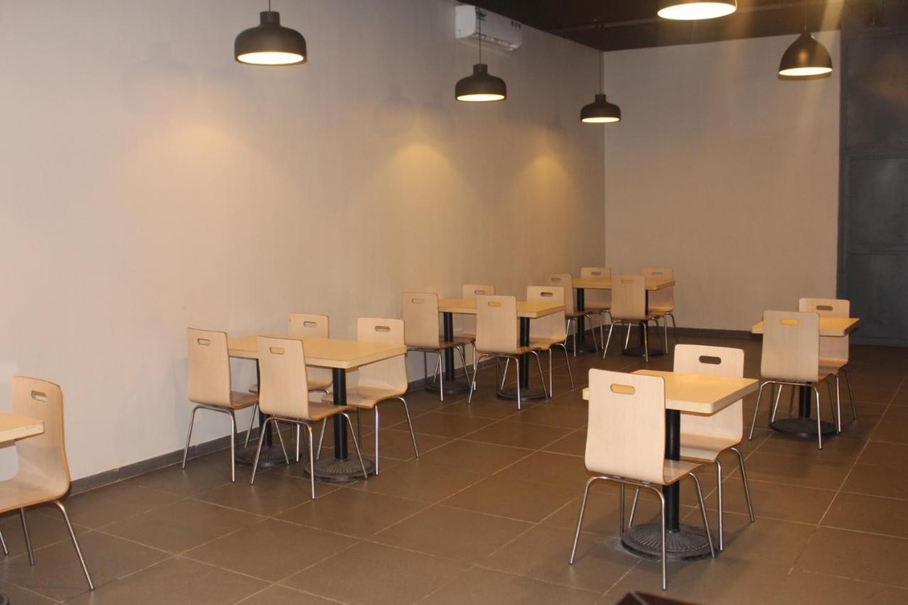 Ixoras Hotel Kinshasa Bagian luar foto